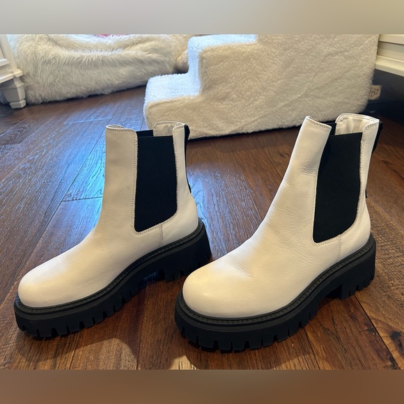 White Booties from Aldo - Picture 1 of 7